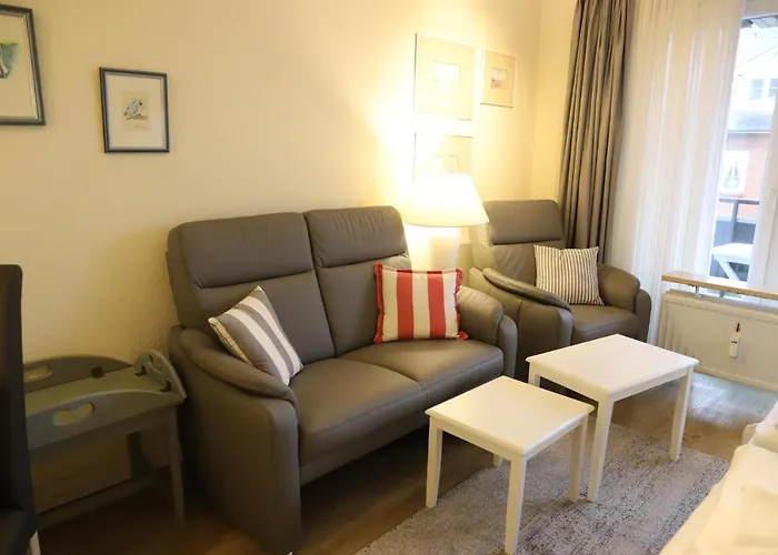 1-Zimmer-Appartement mit Einbauschränken und Doppelschrankbett