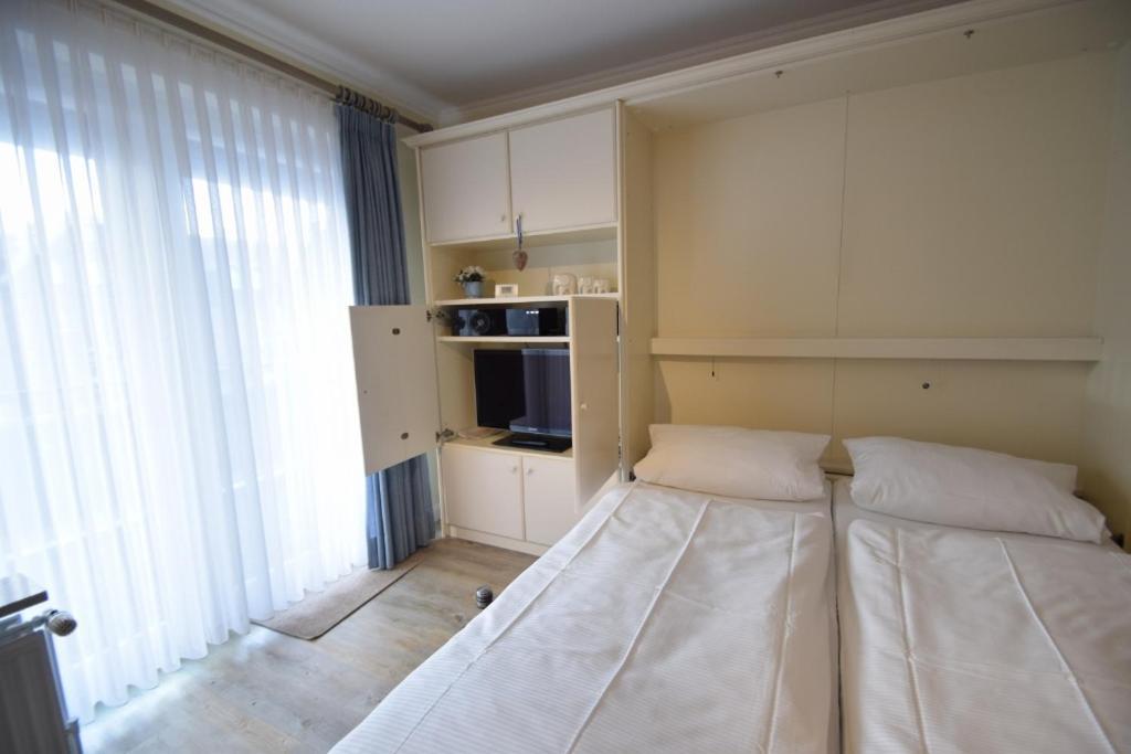 Apartment 1-zimmer-appartement Mit Einbauschränken Und Doppelschrankbett Westerland
