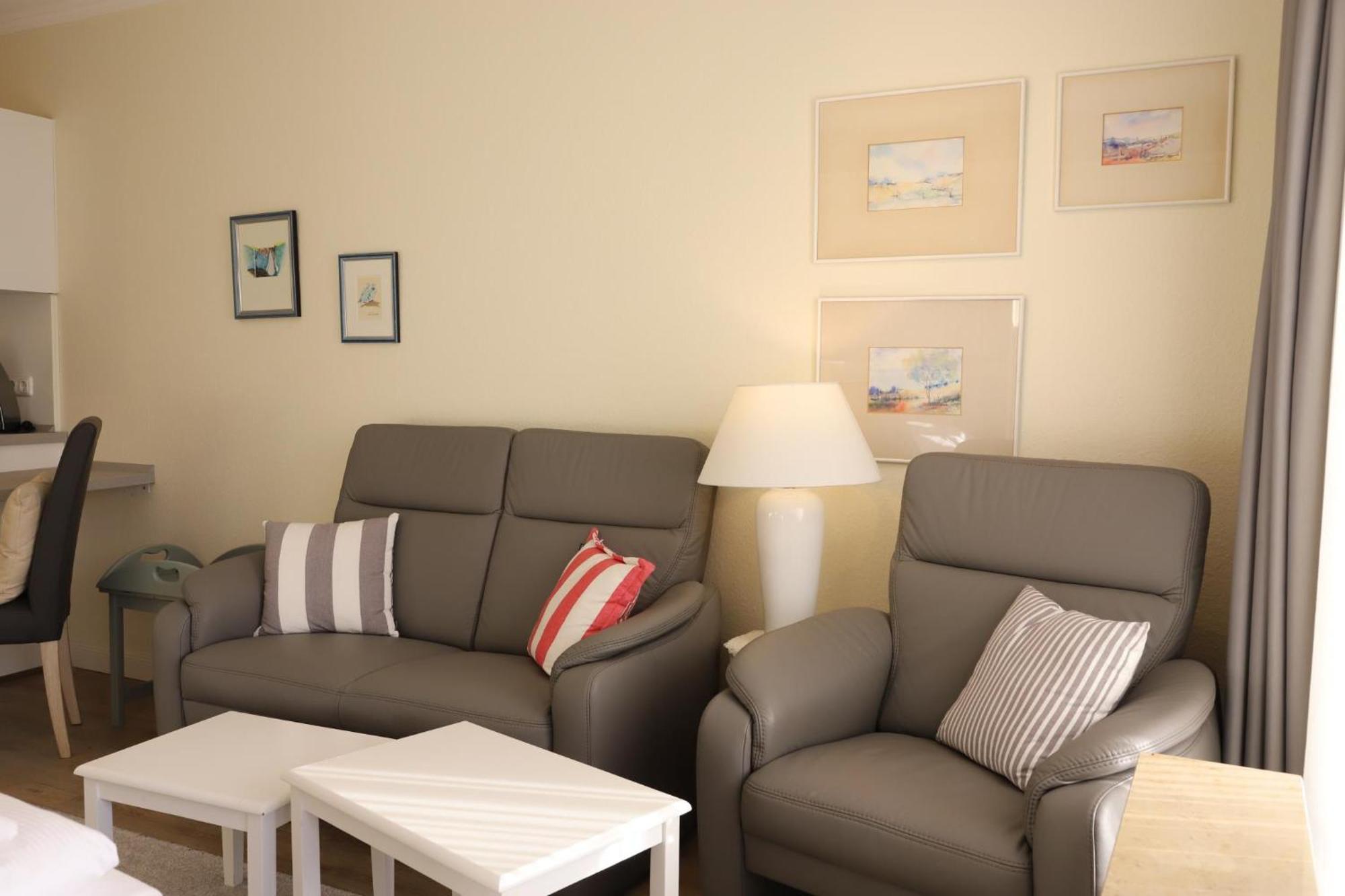 1-zimmer-appartement Mit Einbauschränken Und Doppelschrankbett * Westerland