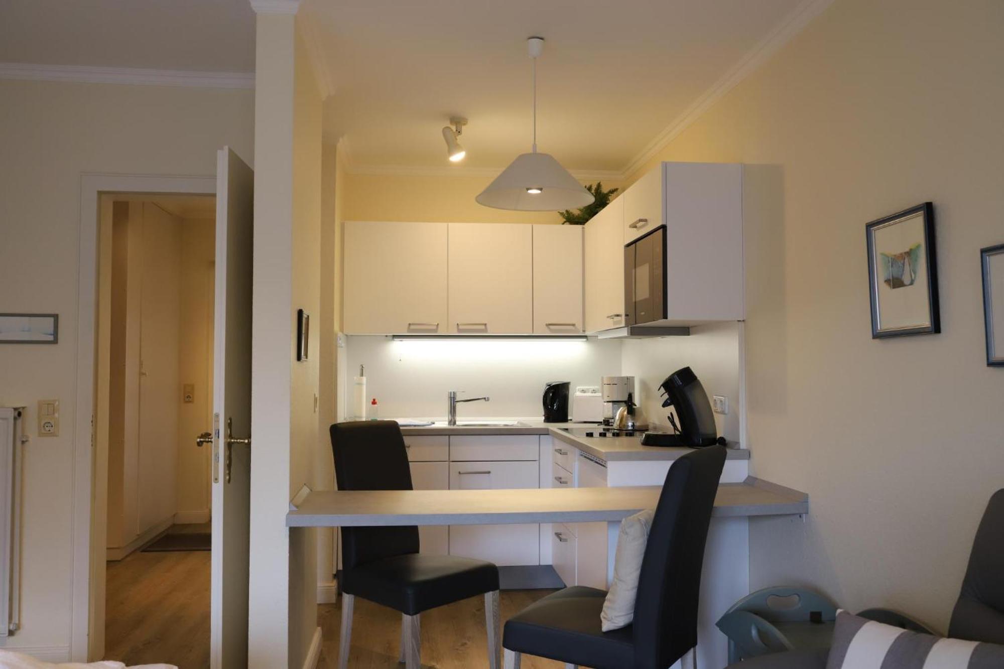 1-zimmer-appartement Mit Einbauschränken Und Doppelschrankbett Apartment